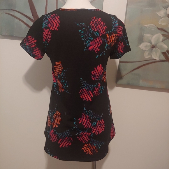 LuLaRoe floral t-shirt - Picture 1 of 3